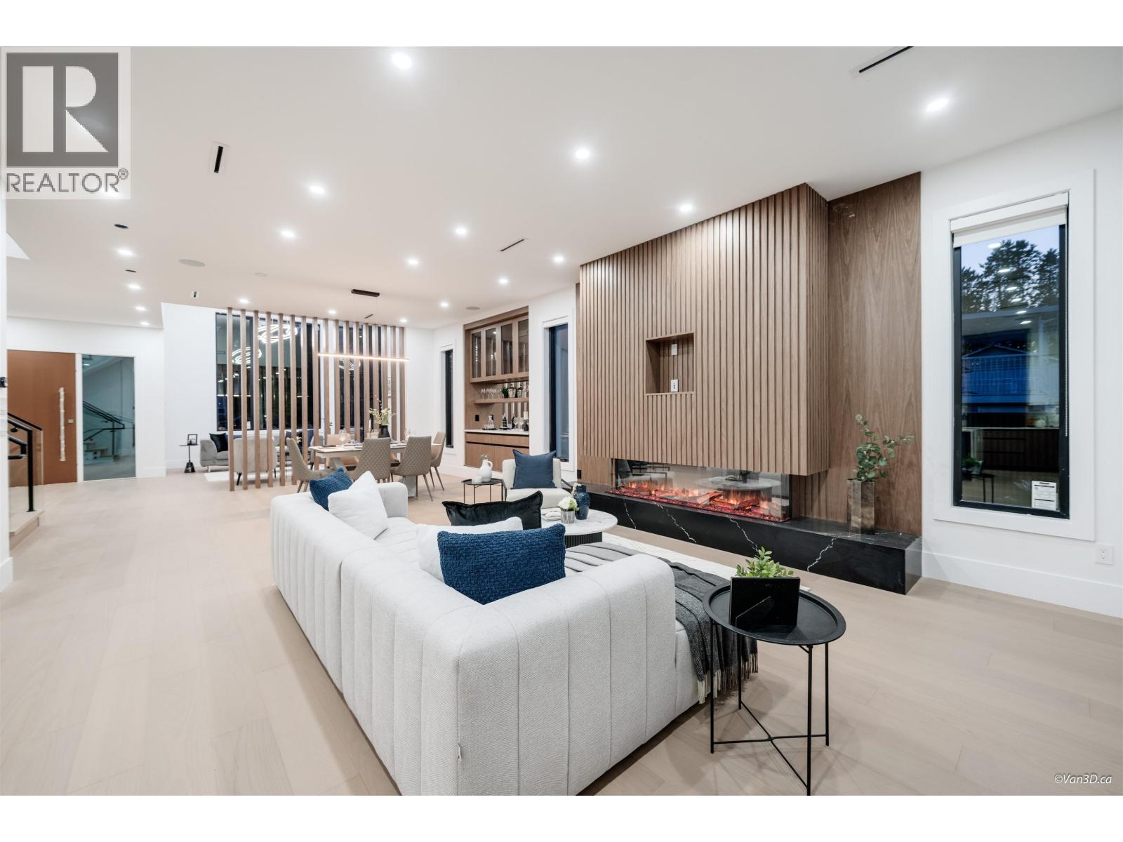 817 CORNELL AVENUE, Coquitlam