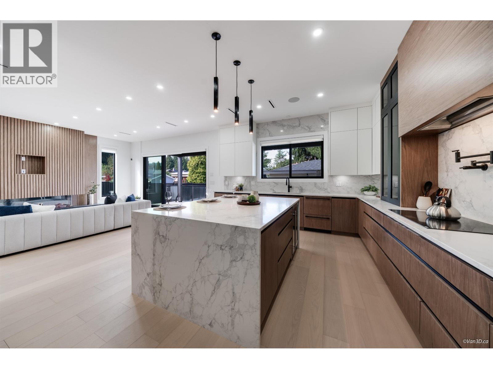 817 CORNELL AVENUE, Coquitlam