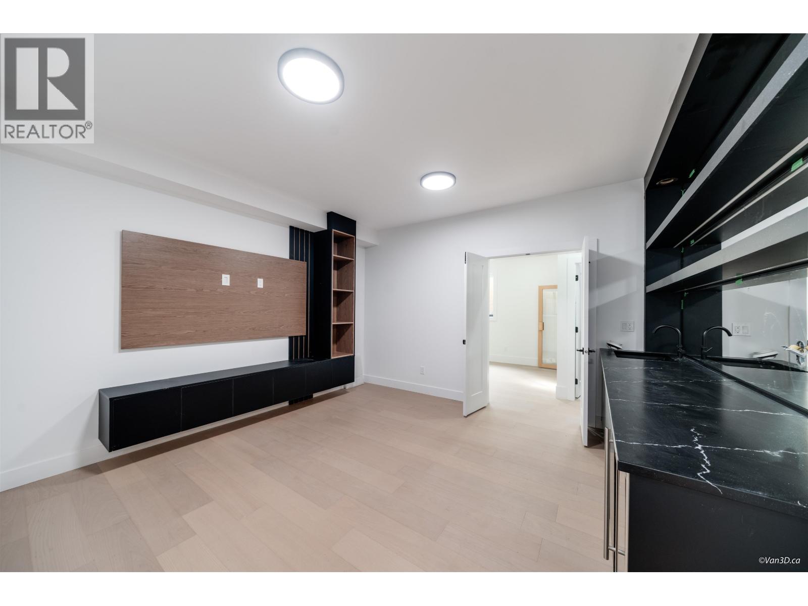 817 CORNELL AVENUE, Coquitlam