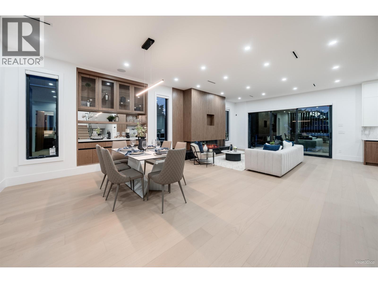 817 CORNELL AVENUE, Coquitlam