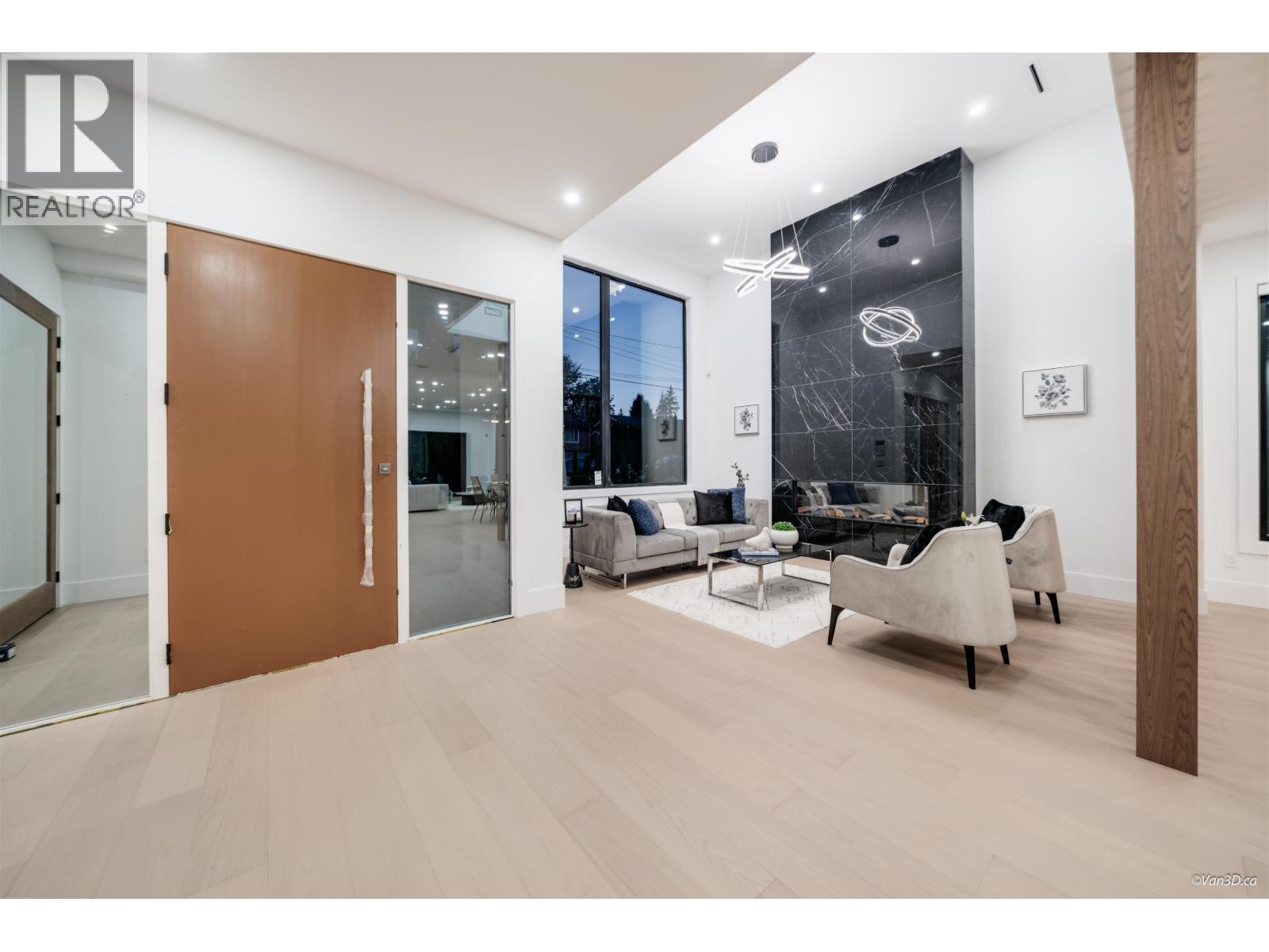 817 CORNELL AVENUE, Coquitlam