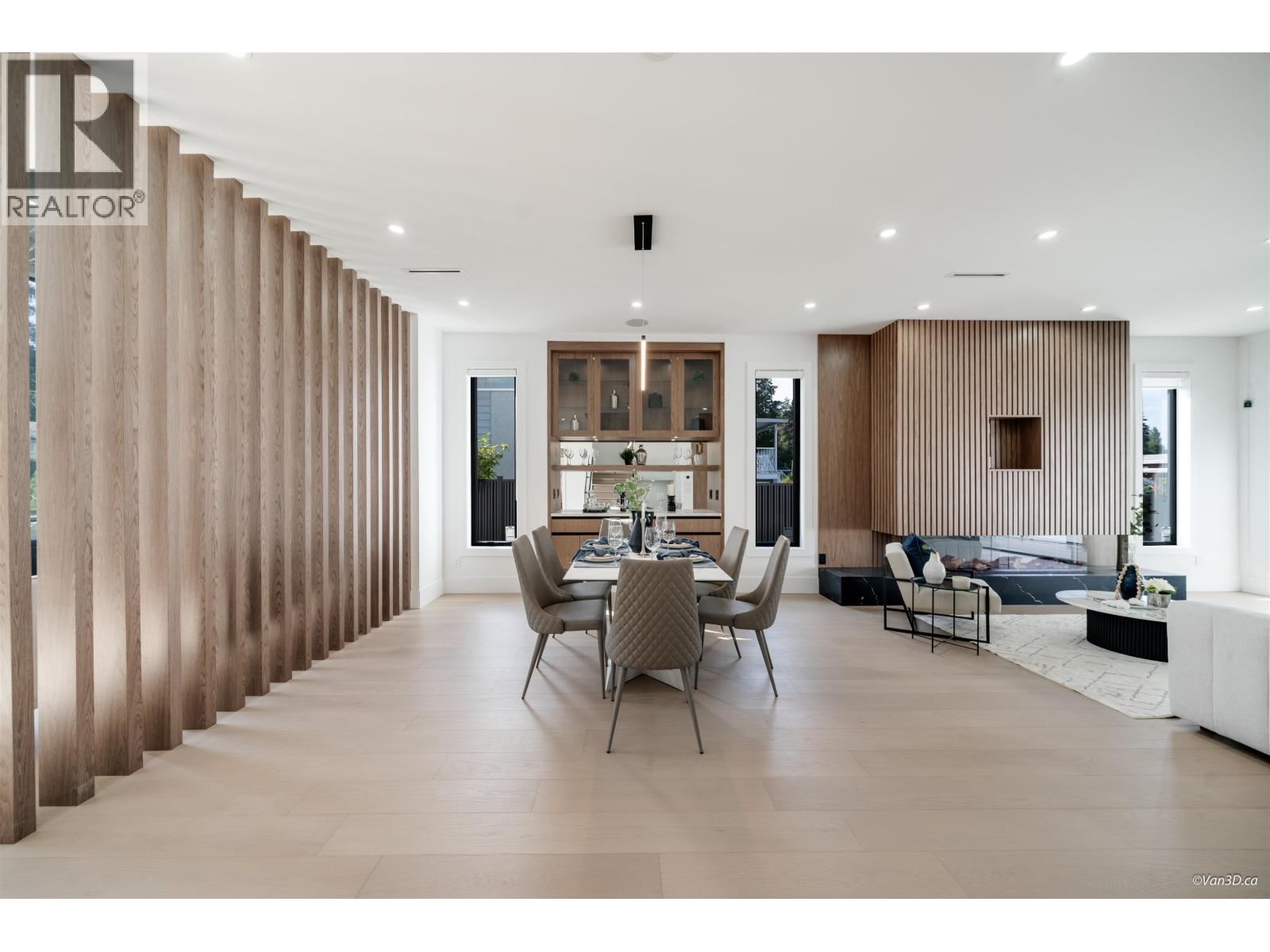 817 CORNELL AVENUE, Coquitlam