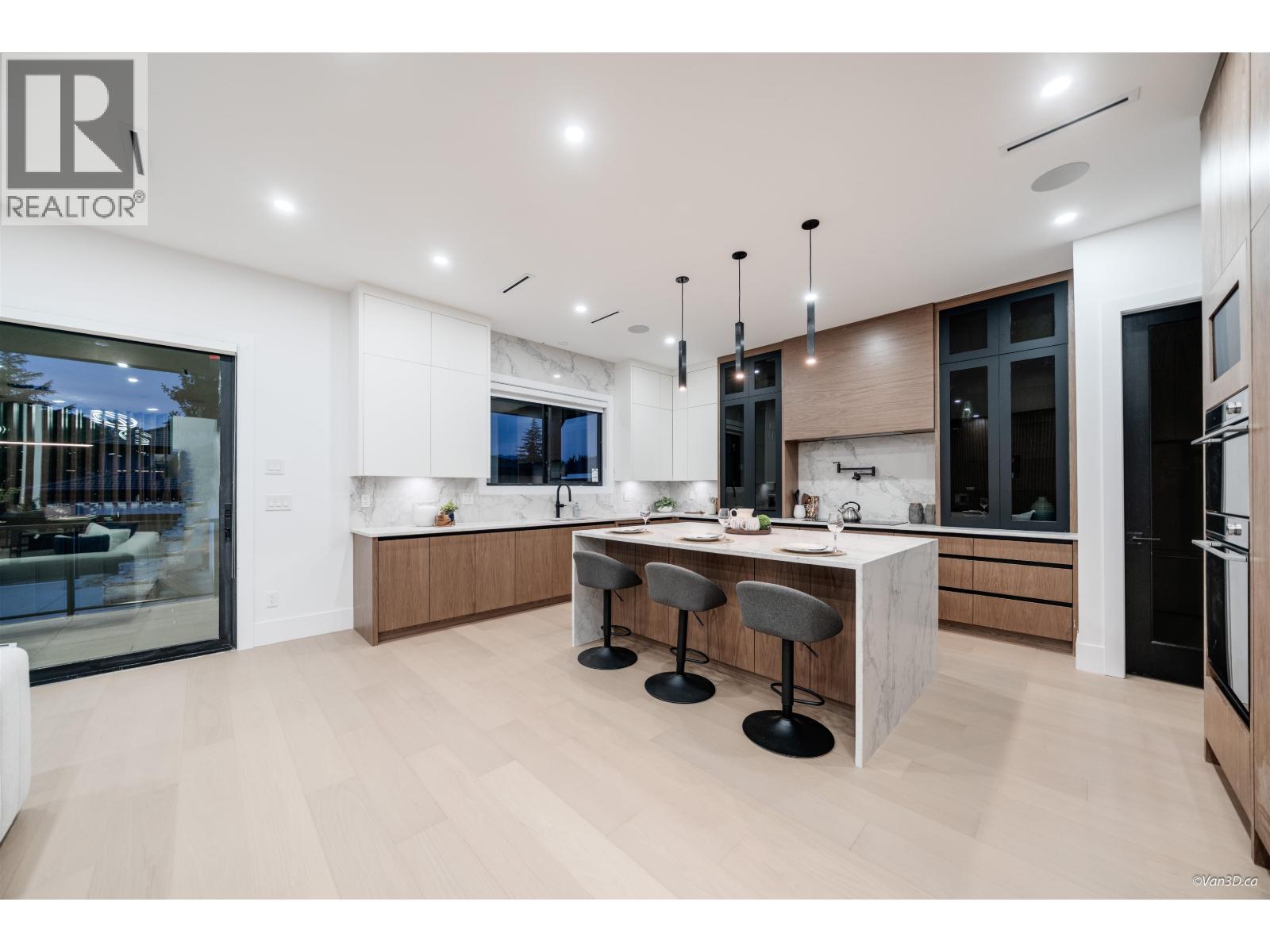 817 CORNELL AVENUE, Coquitlam