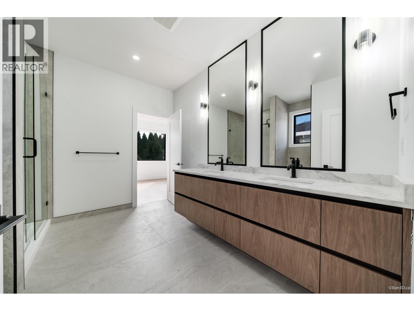 817 CORNELL AVENUE, Coquitlam