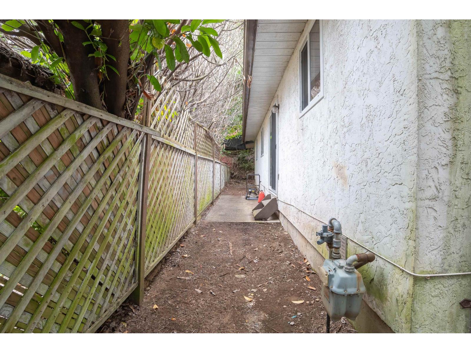 8061 CARIBOU STREET, Mission