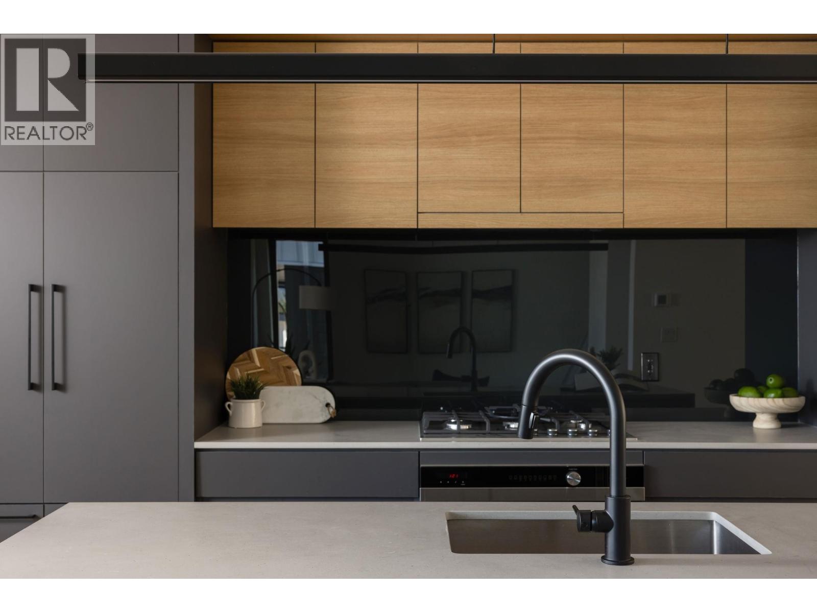 2943 HUCKLEBERRY DRIVE, Squamish