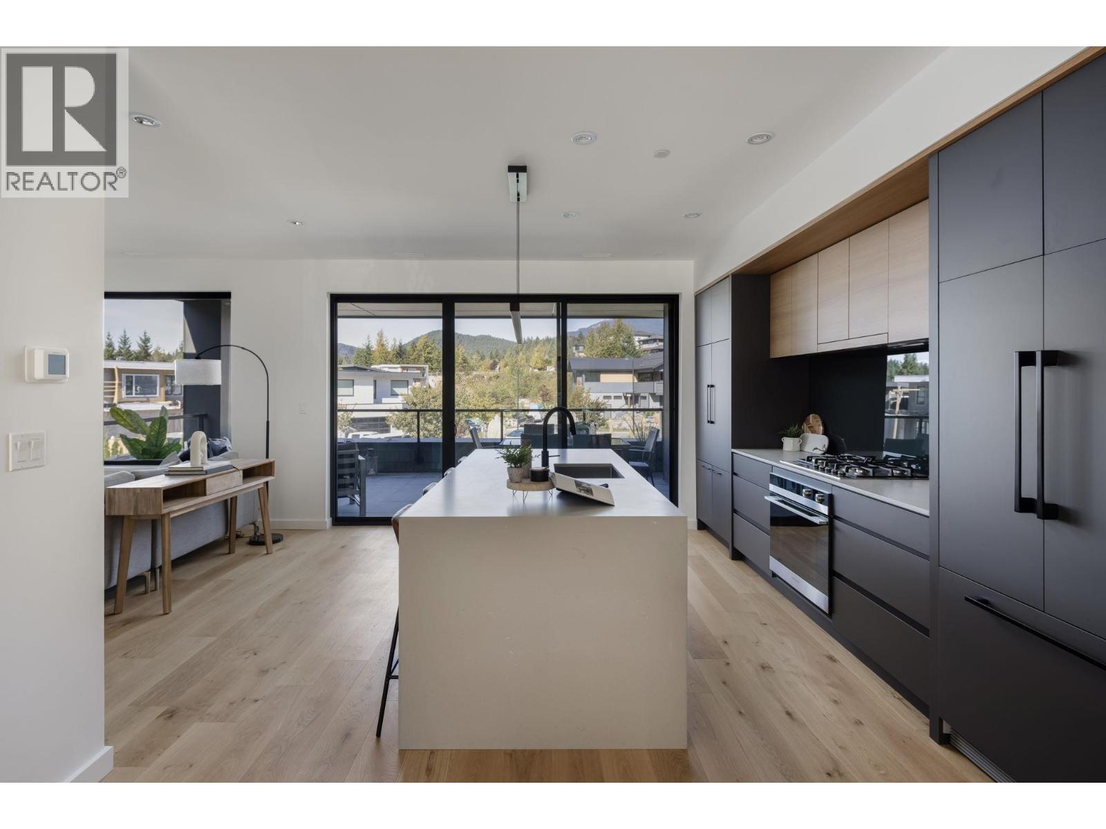 2943 HUCKLEBERRY DRIVE, Squamish