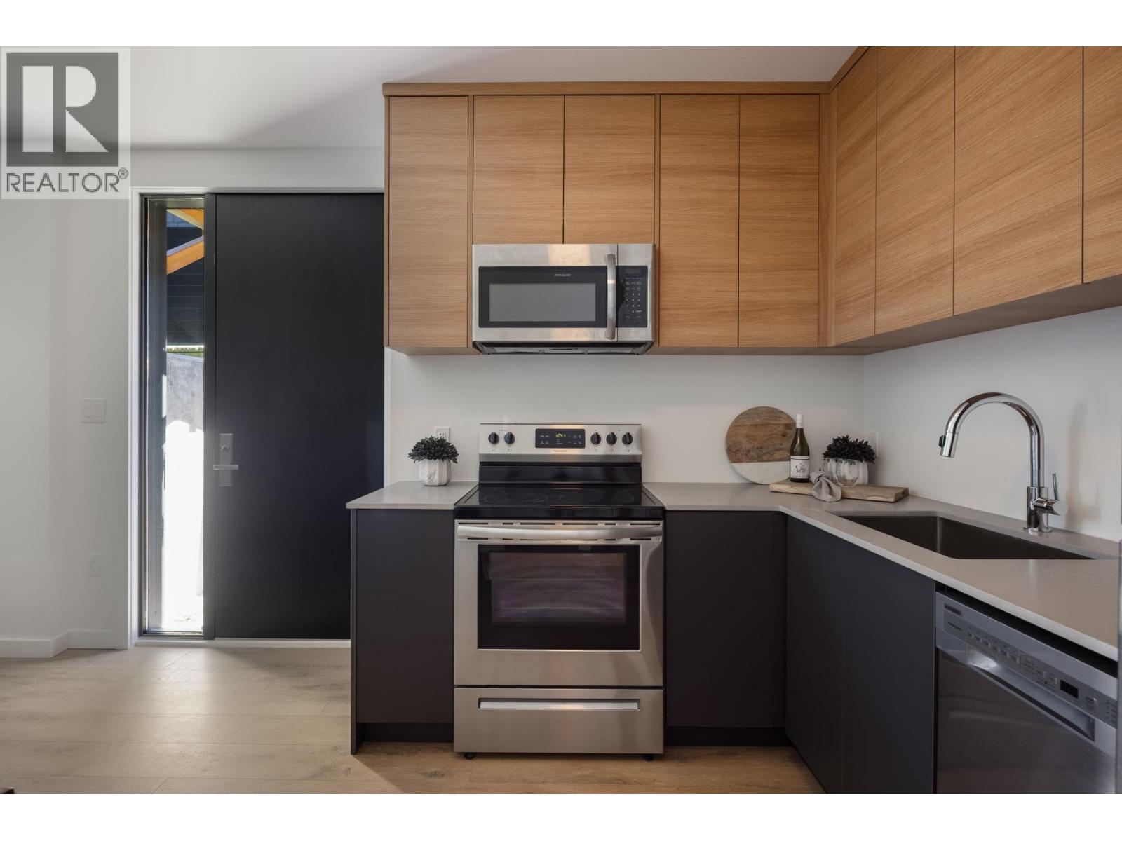 2943 HUCKLEBERRY DRIVE, Squamish