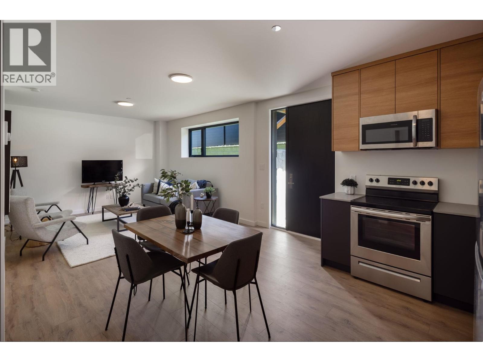 2943 HUCKLEBERRY DRIVE, Squamish