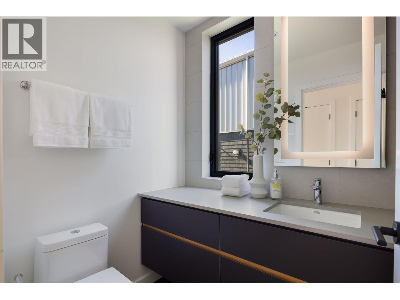 2943 HUCKLEBERRY DRIVE, Squamish