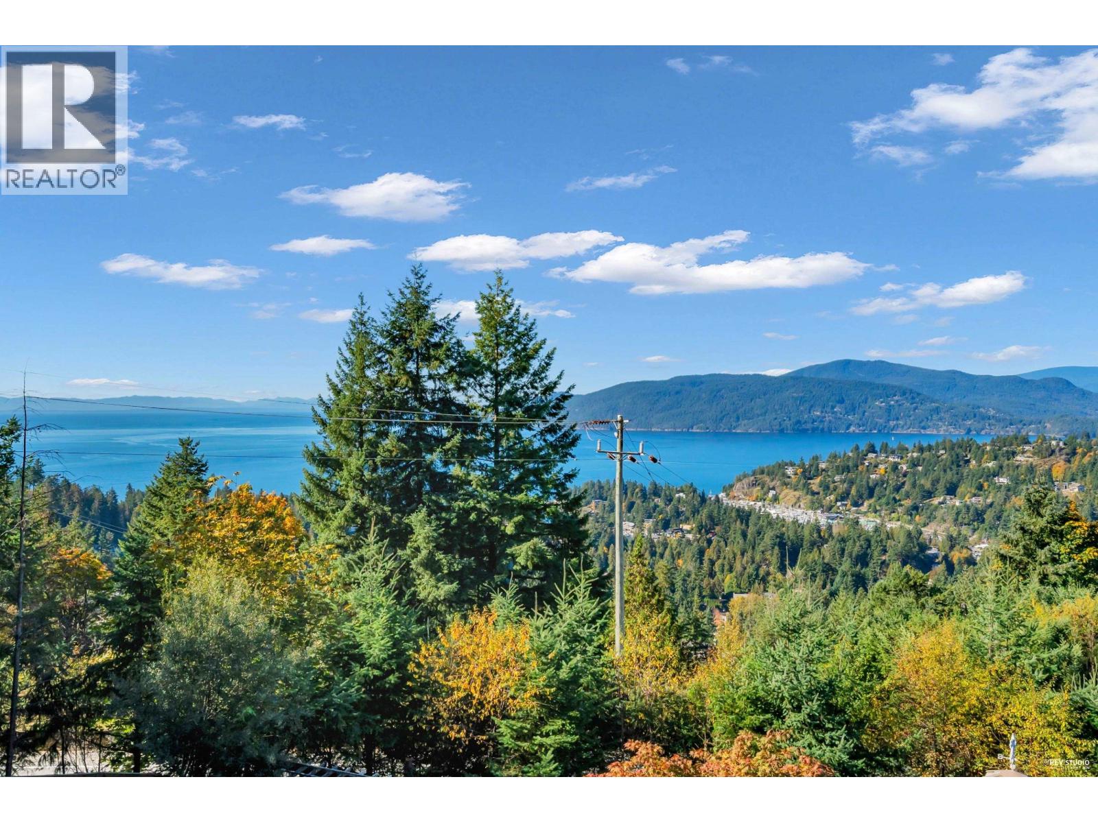 4673 WOODBURN ROAD, West Vancouver