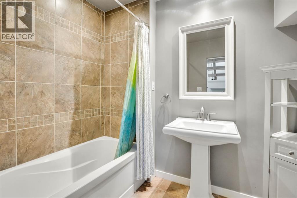 Single Family House 4 Level for Sale in  Selkirk Drive SW Southwood Calgary 