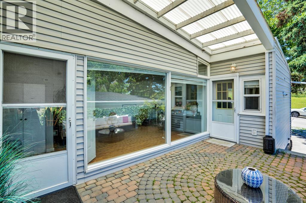 Single Family House 4 Level for Sale in  Selkirk Drive SW Southwood Calgary 