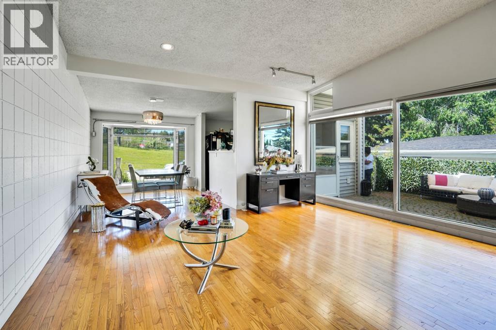 Single Family House 4 Level for Sale in  Selkirk Drive SW Southwood Calgary 