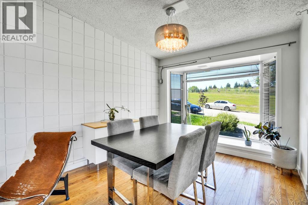 Single Family House 4 Level for Sale in  Selkirk Drive SW Southwood Calgary 