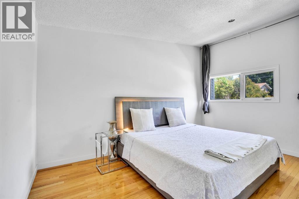 Single Family House 4 Level for Sale in  Selkirk Drive SW Southwood Calgary 