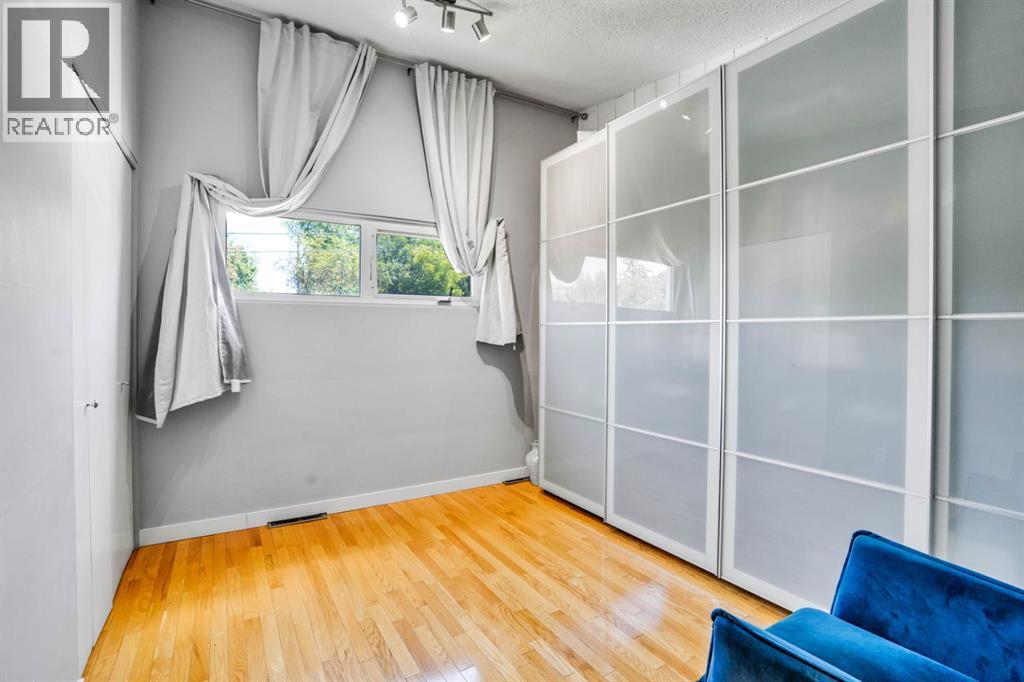 Single Family House 4 Level for Sale in  Selkirk Drive SW Southwood Calgary 