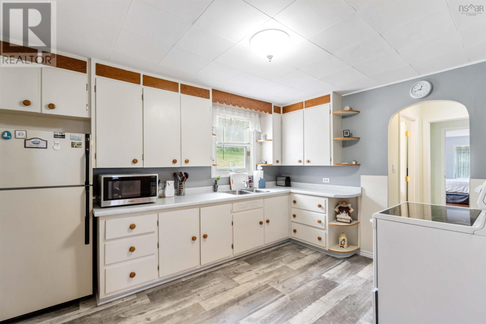 Property 20 of 51 of 4634 Shore Road W