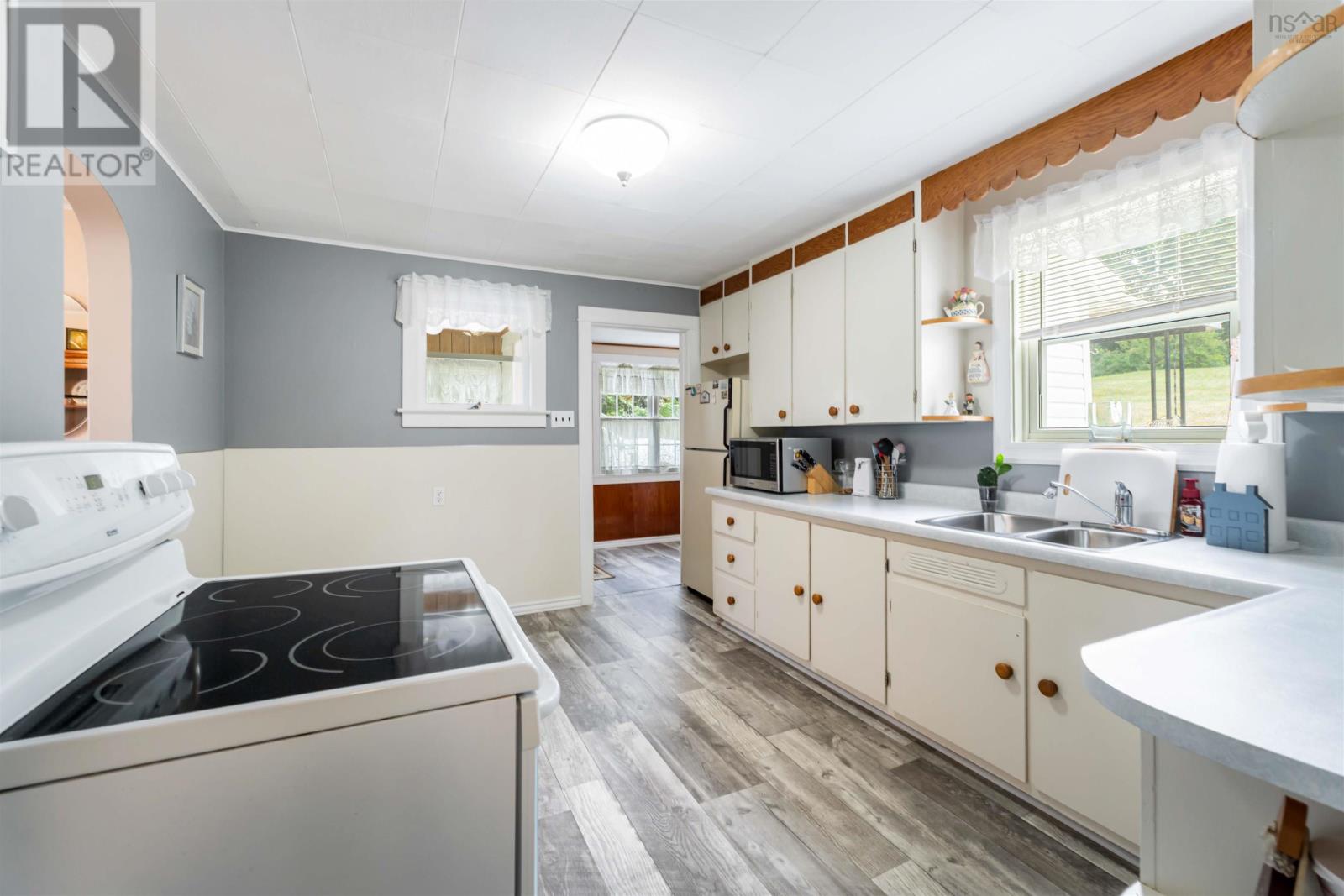 Property 23 of 51 of 4634 Shore Road W