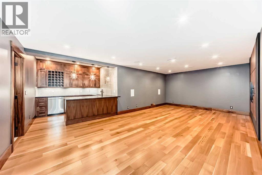 Single Family House for Sale in  Tuscany Estates Crescent NW Tuscany Calgary 