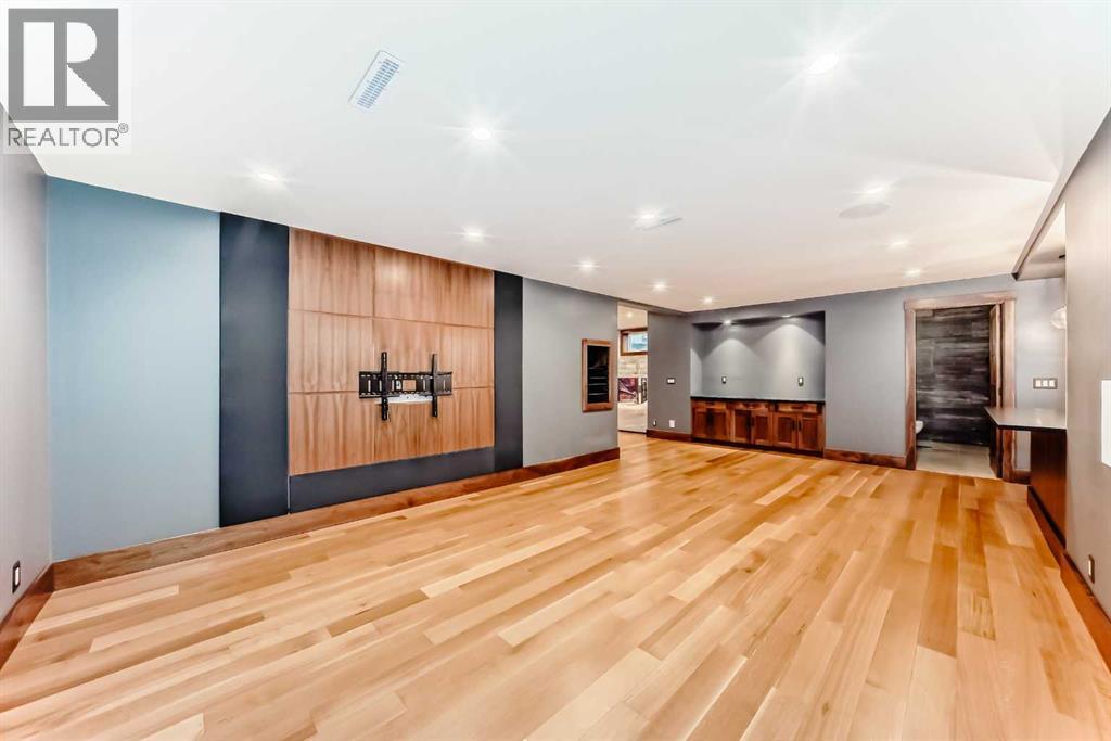 Single Family House for Sale in  Tuscany Estates Crescent NW Tuscany Calgary 