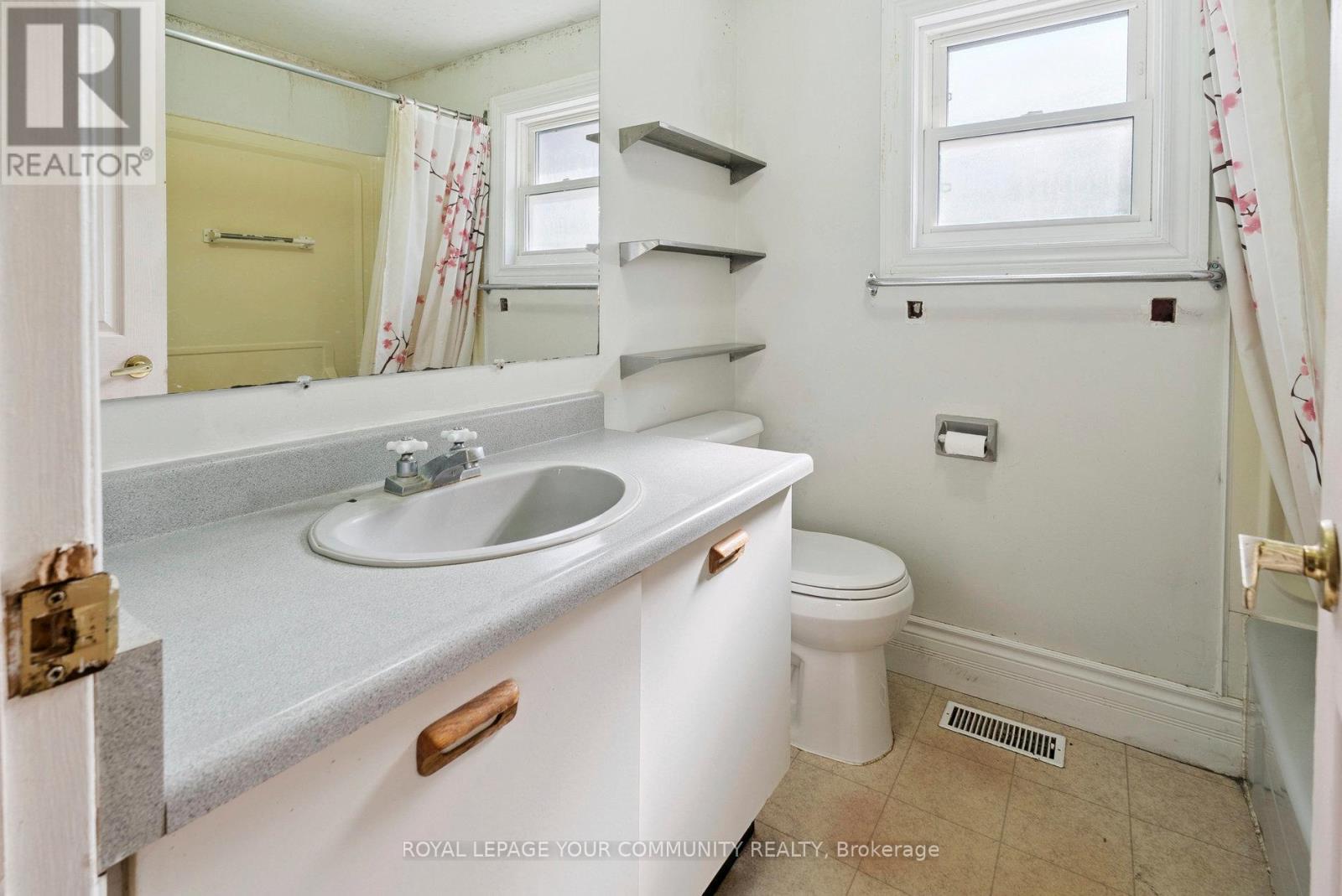 Single Family House Bungalow for Sale in  GEDDES CRESCENT Barrie (Northwest) 