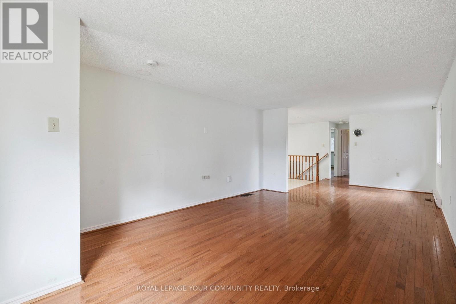 Single Family House Bungalow for Sale in  GEDDES CRESCENT Barrie (Northwest) 