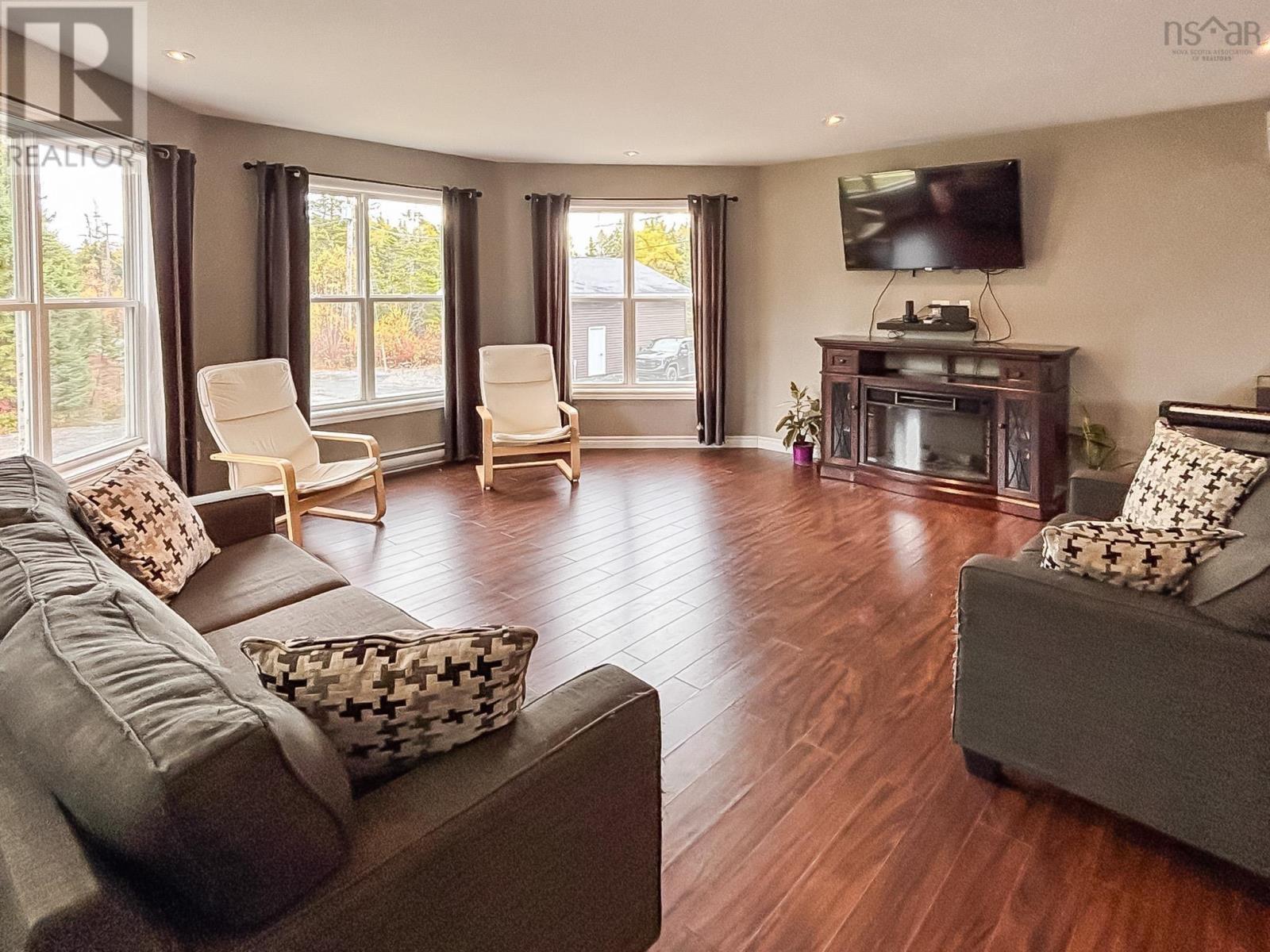 Property 5 of 33 of 2120 Highway 332