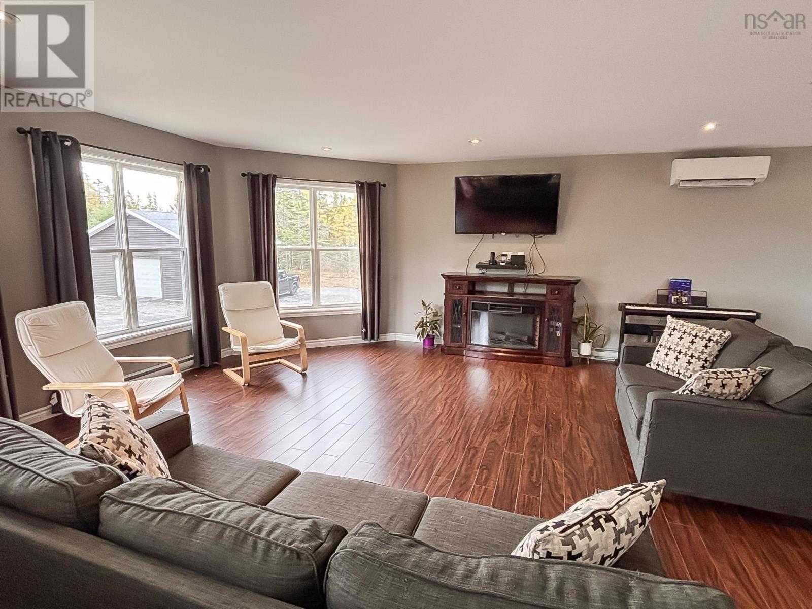 Property 4 of 33 of 2120 Highway 332