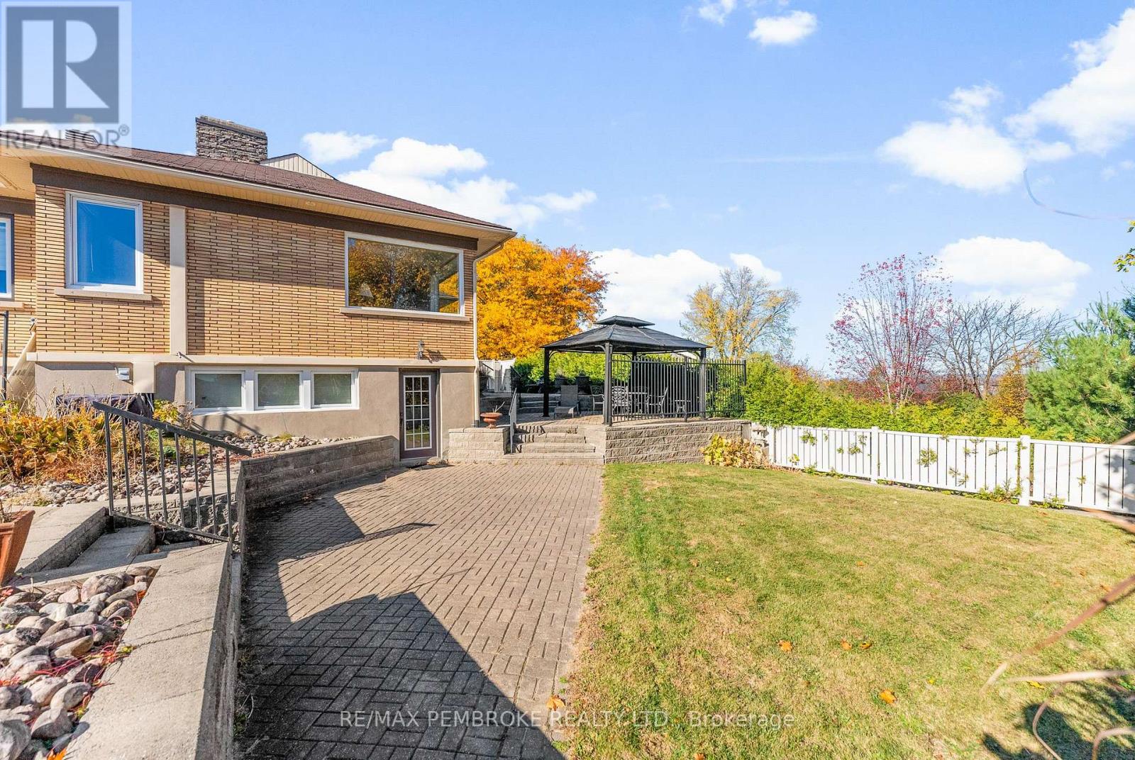235 BROADVIEW DRIVE — photo 45