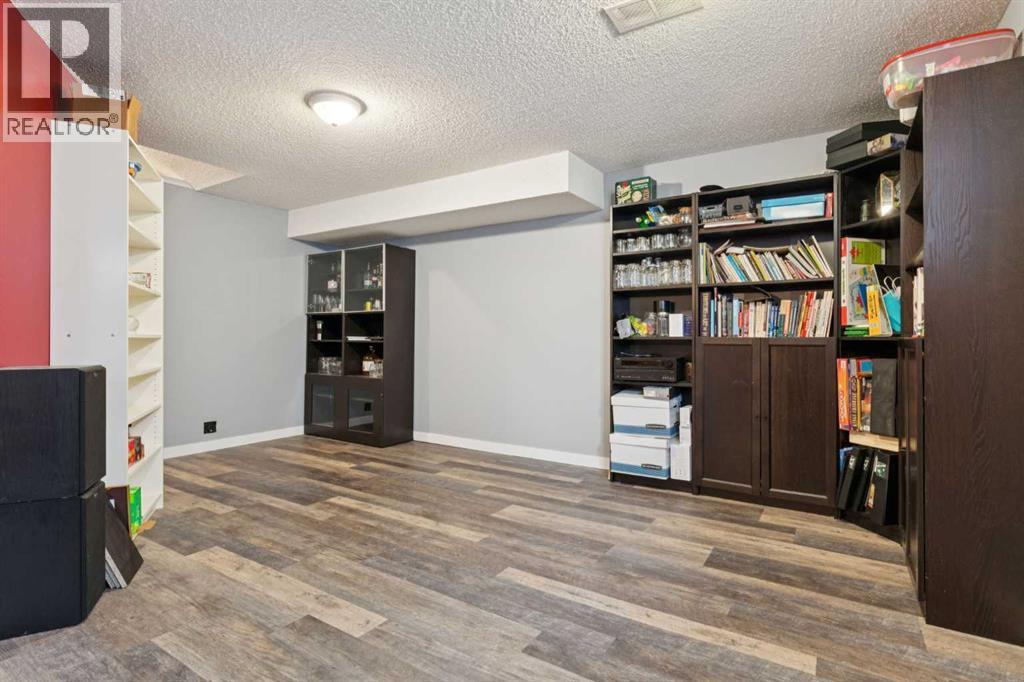 Single Family House for Sale in  Tuscany Drive NW Tuscany Calgary 