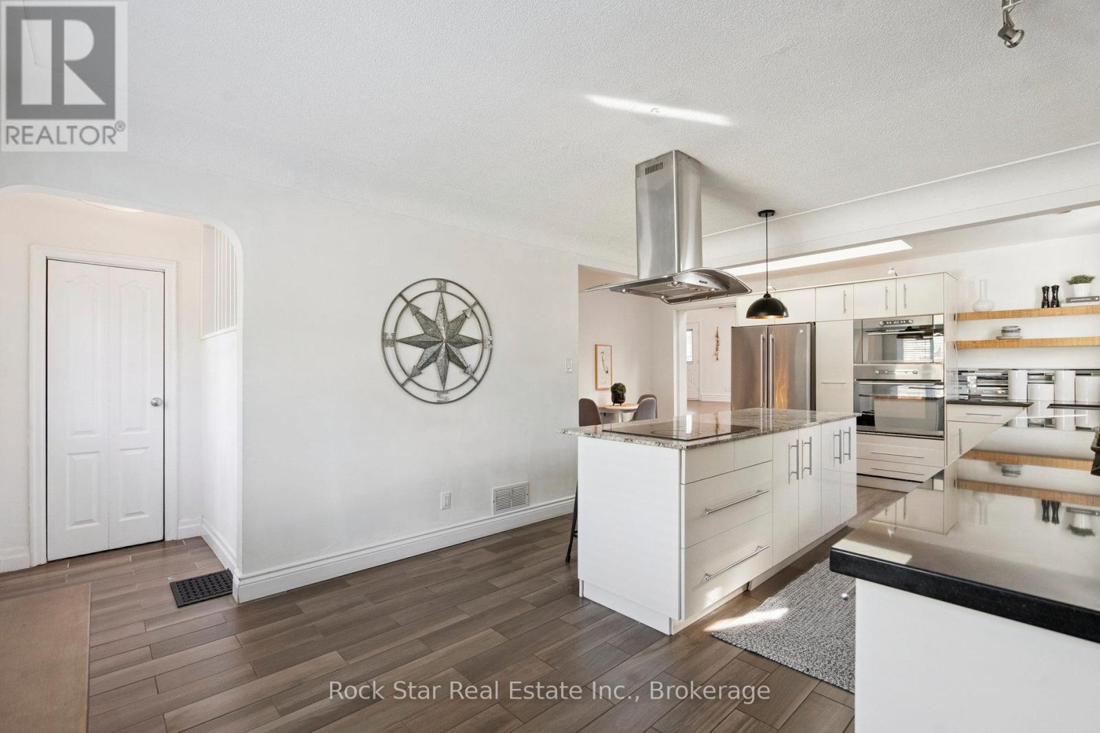 Single Family House for Sale in  ROSEDALE AVENUE Hamilton (Rosedale) 