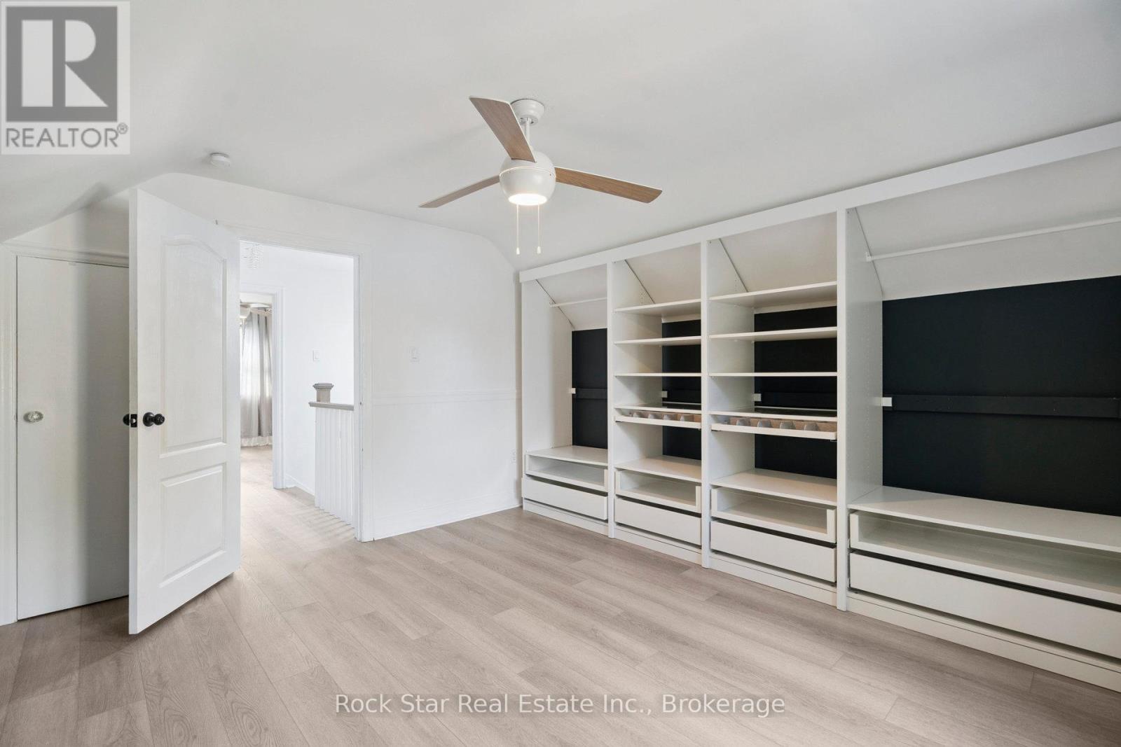 Single Family House for Sale in  ROSEDALE AVENUE Hamilton (Rosedale) 