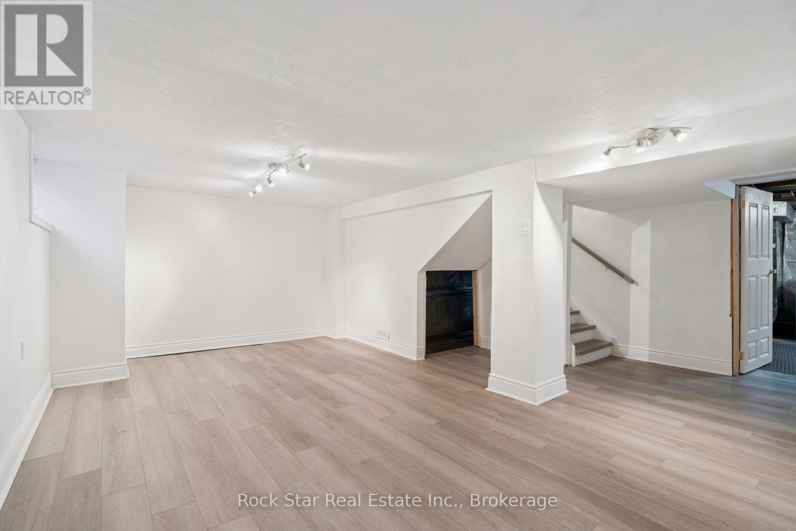 Single Family House for Sale in  ROSEDALE AVENUE Hamilton (Rosedale) 