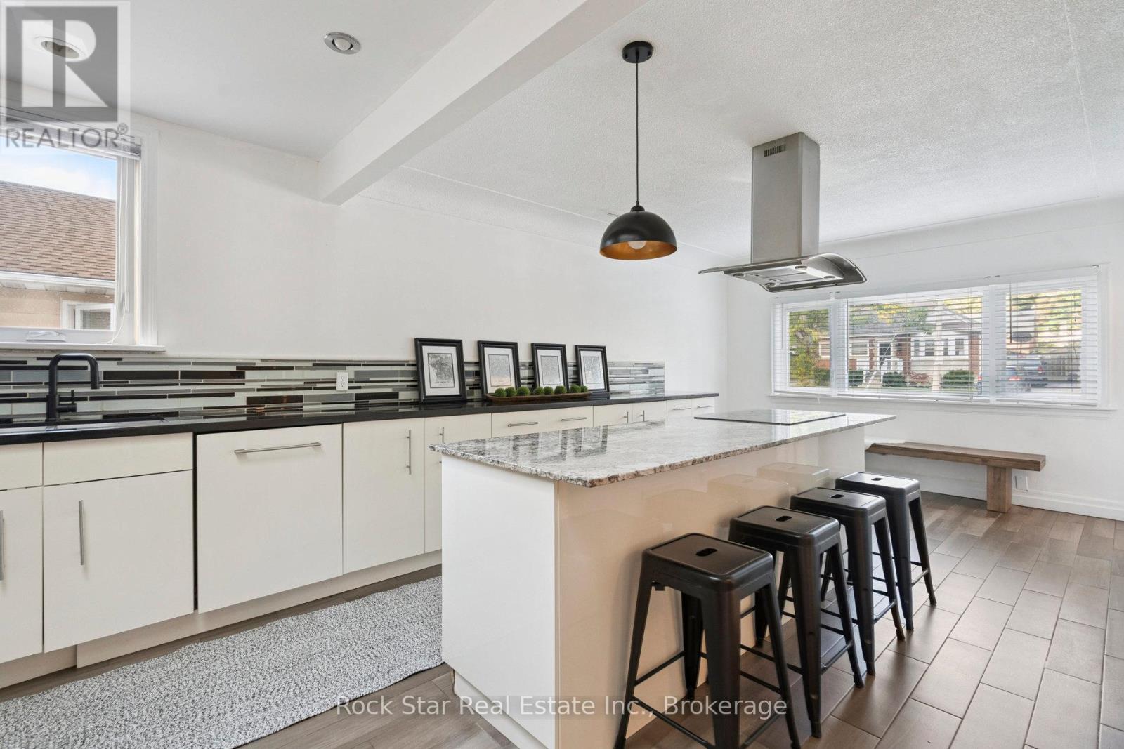 Single Family House for Sale in  ROSEDALE AVENUE Hamilton (Rosedale) 