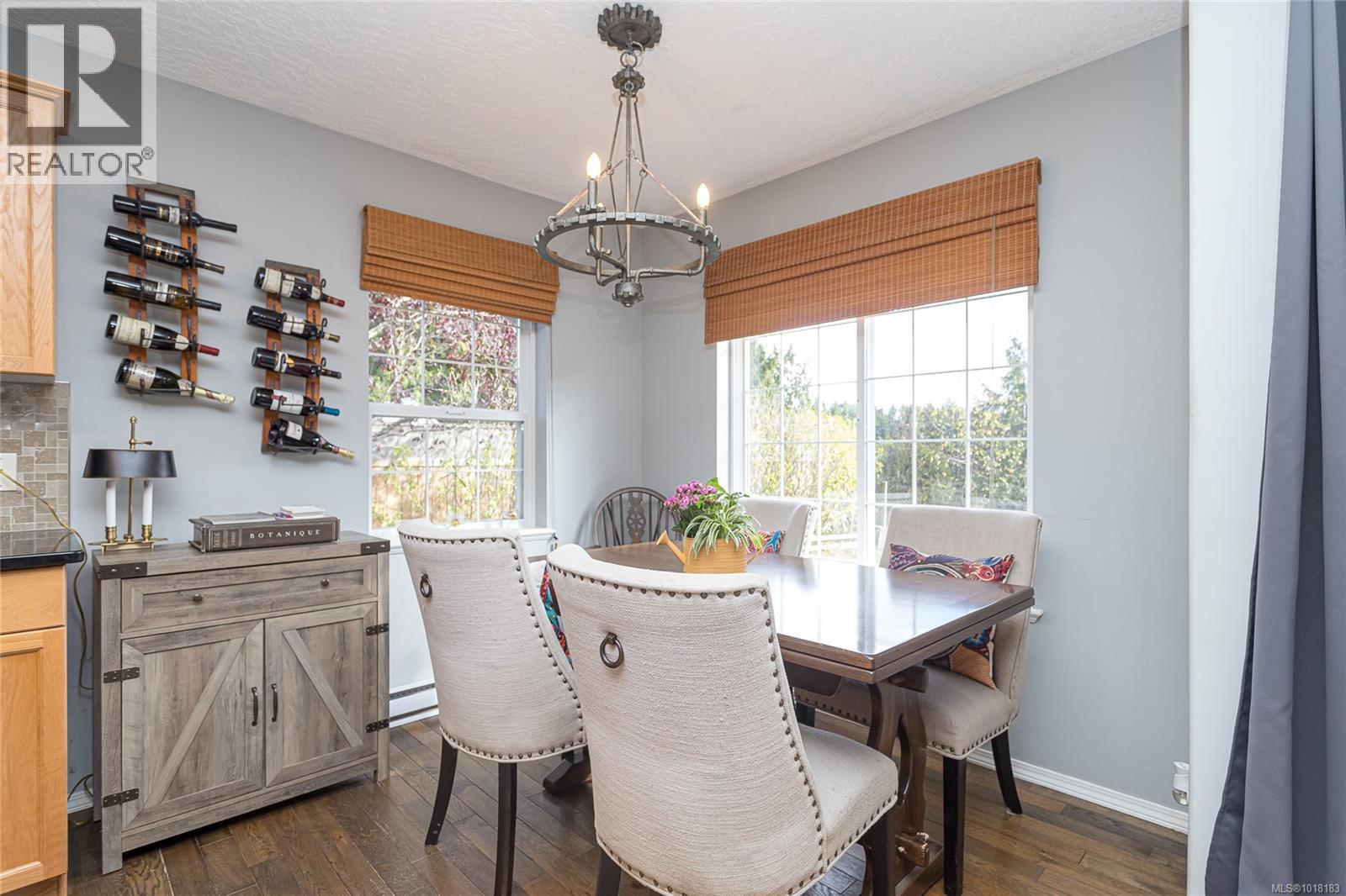 1752 Country Rd, Qualicum Beach