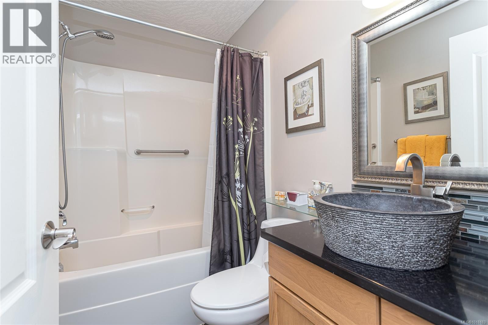 1752 Country Rd, Qualicum Beach