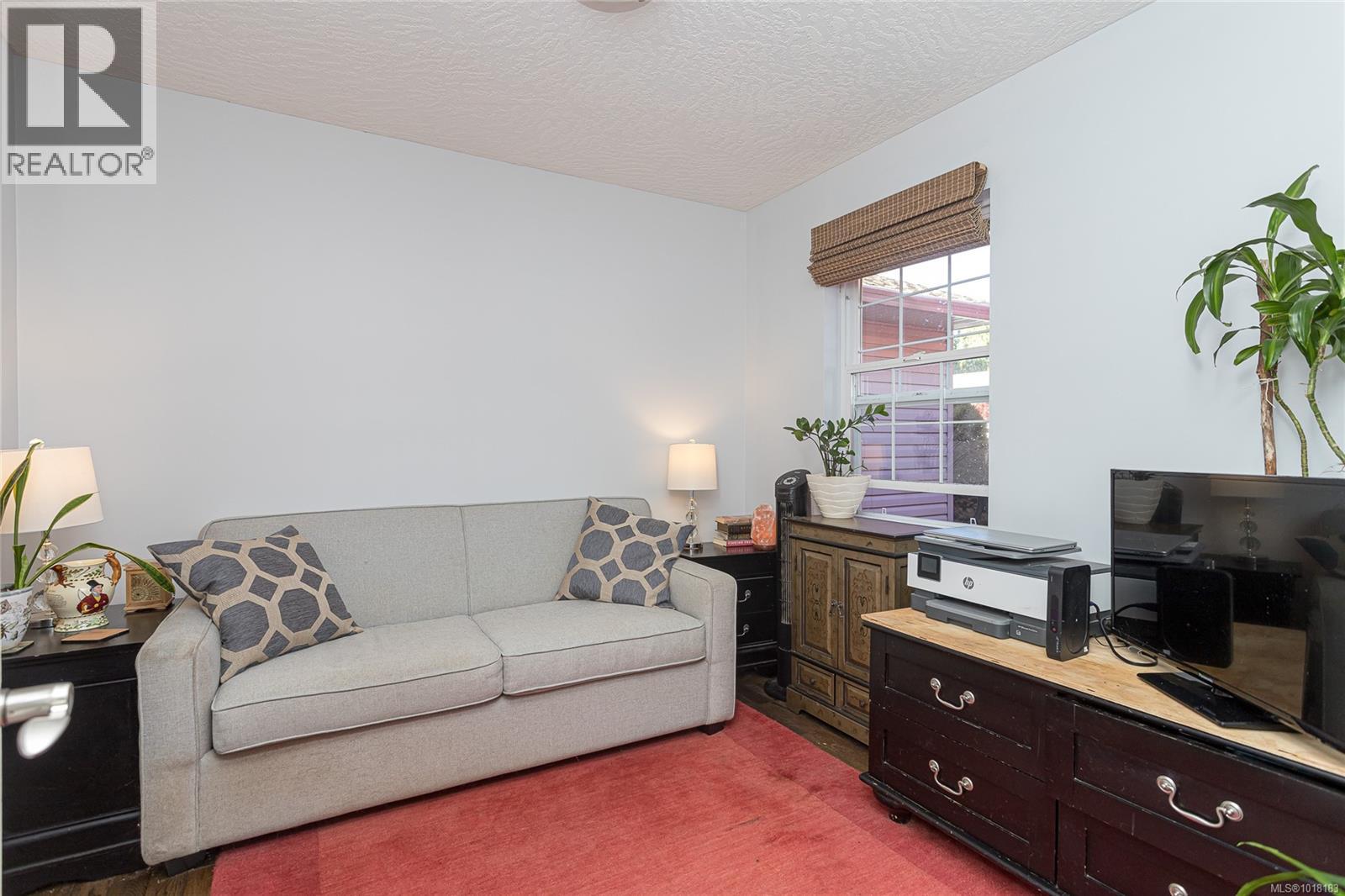 1752 Country Rd, Qualicum Beach