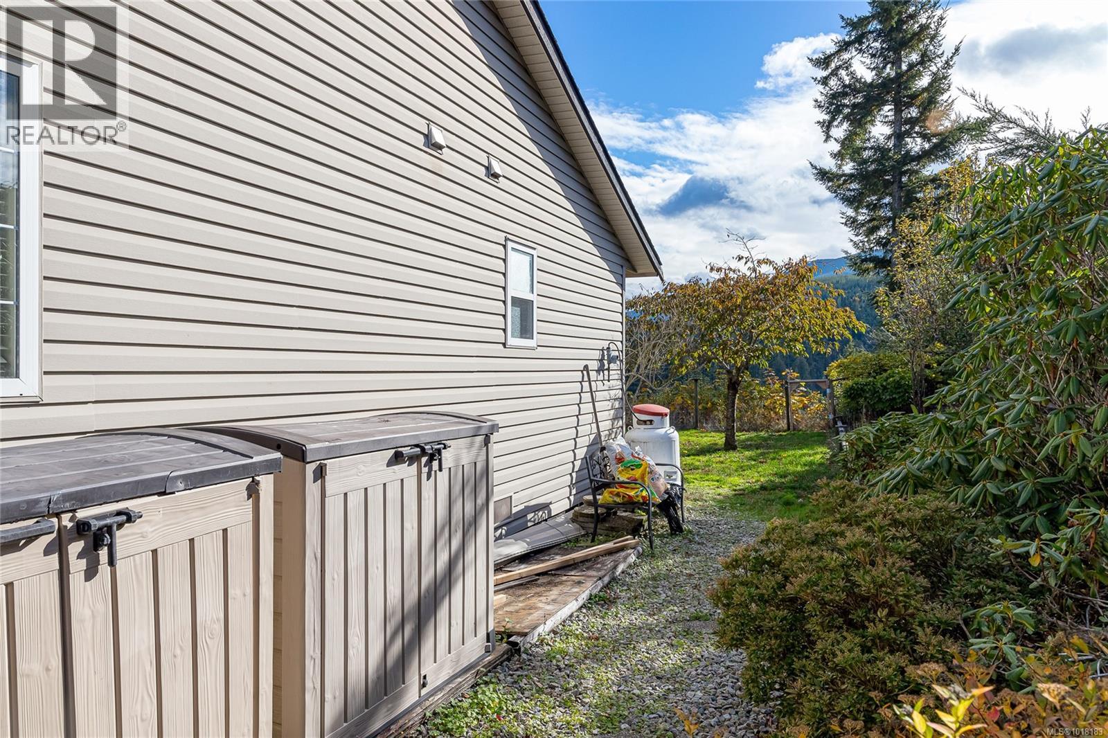1752 Country Rd, Qualicum Beach