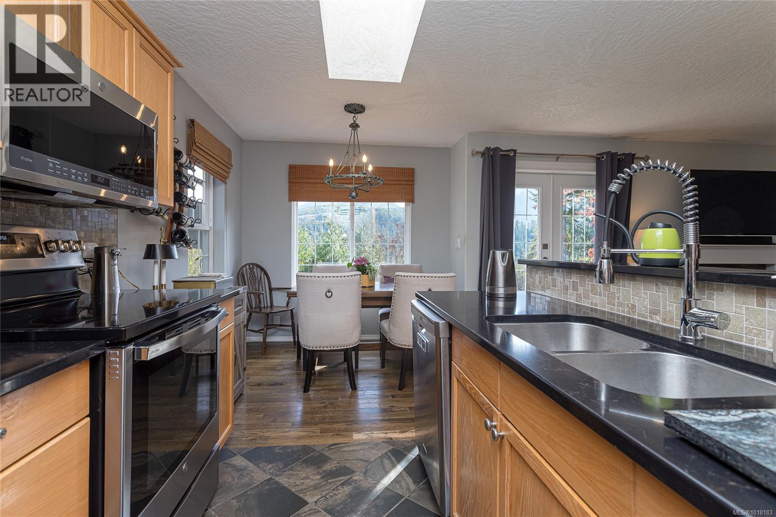 1752 Country Rd, Qualicum Beach