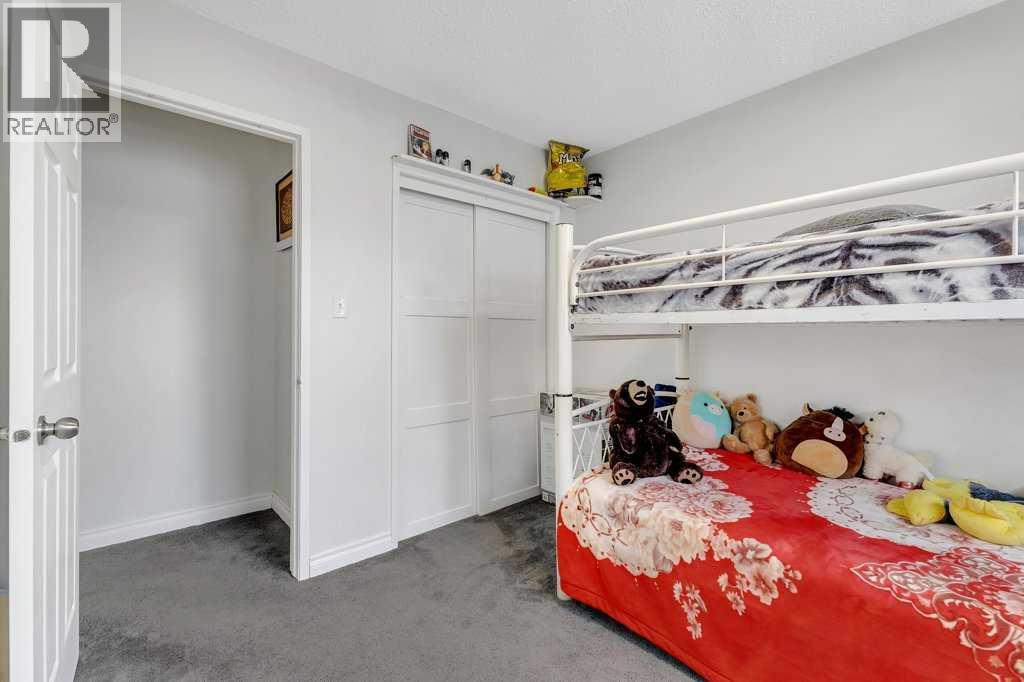 Single Family House Bungalow for Sale in  Templevale Drive NE Temple Calgary 