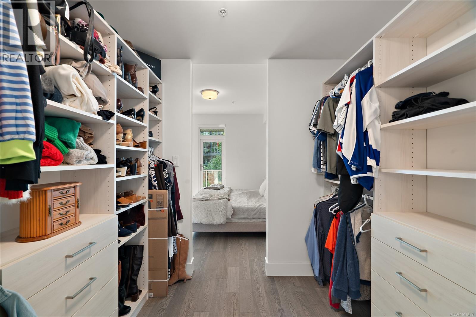 202 10670 McDonald Park Rd, North Saanich