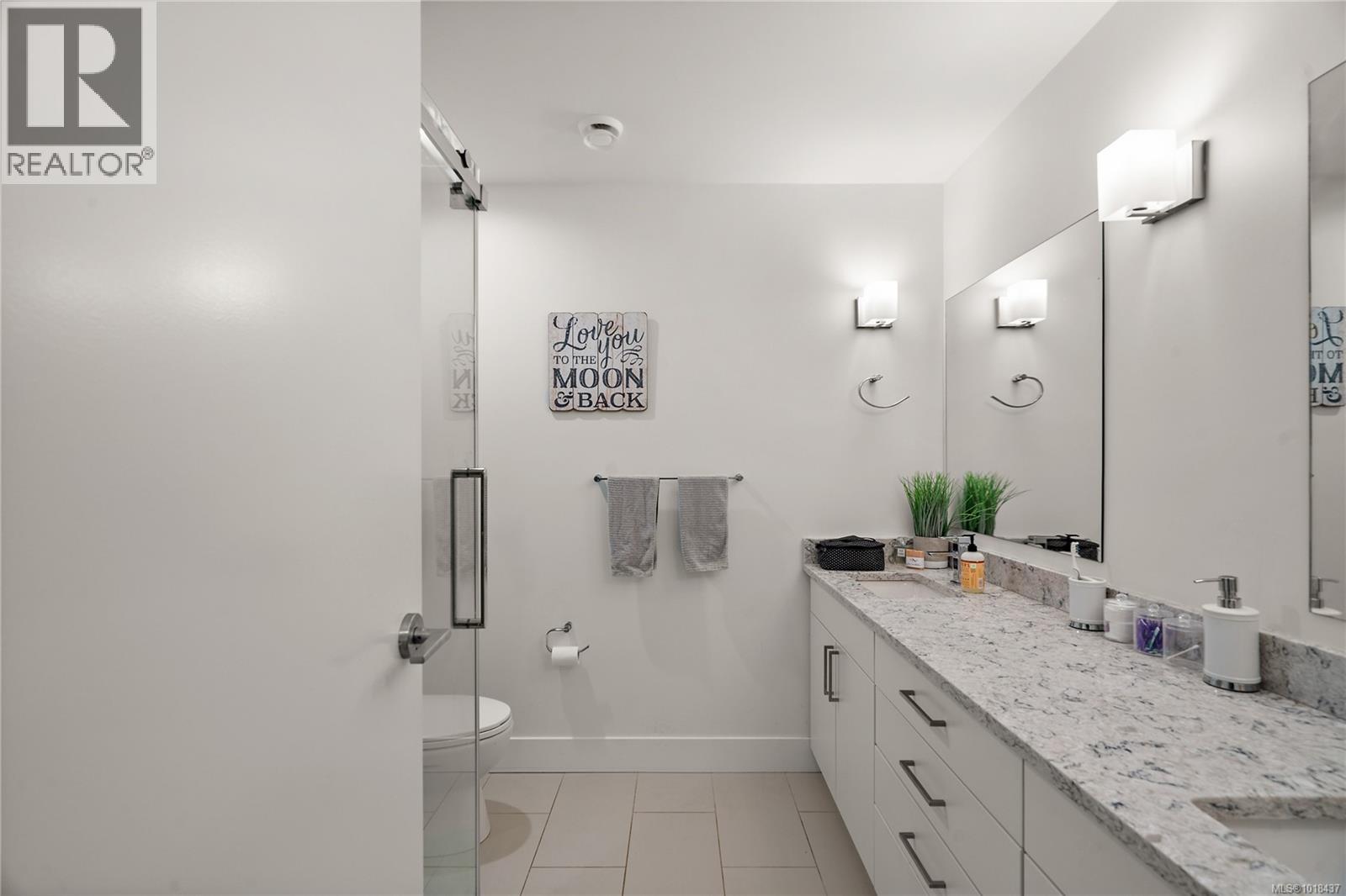 202 10670 McDonald Park Rd, North Saanich