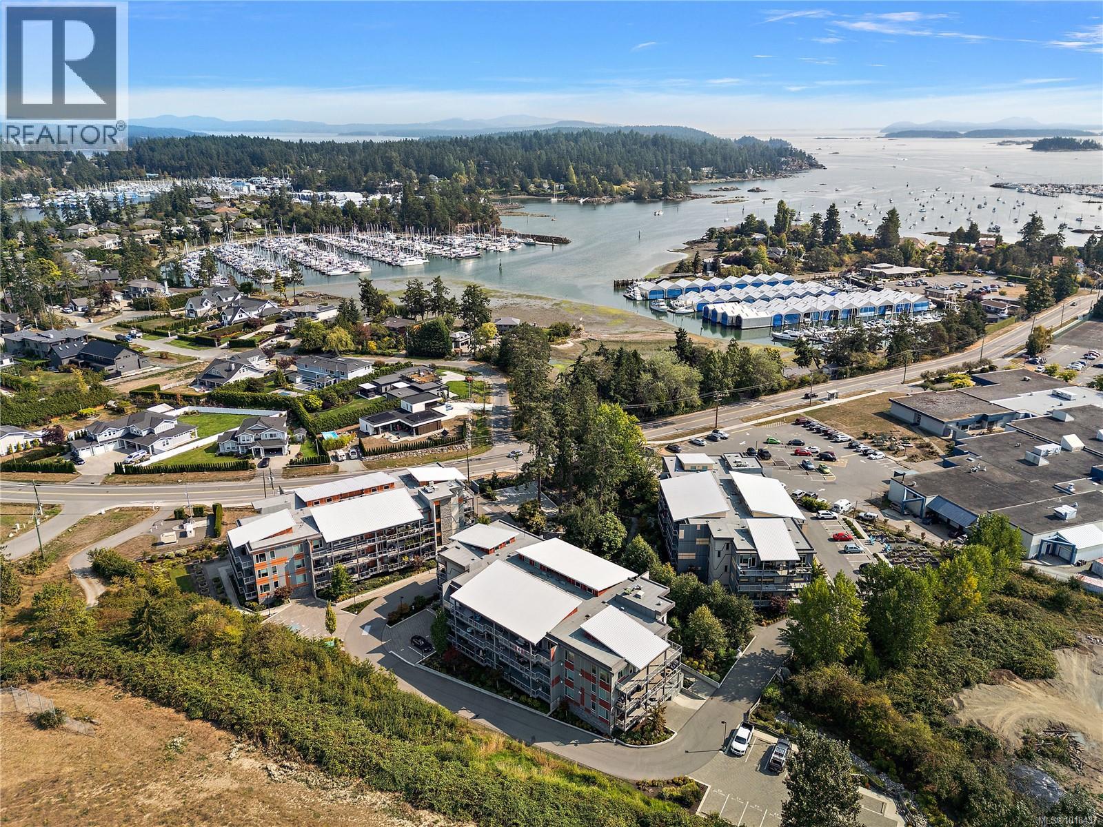 202 10670 McDonald Park Rd, North Saanich