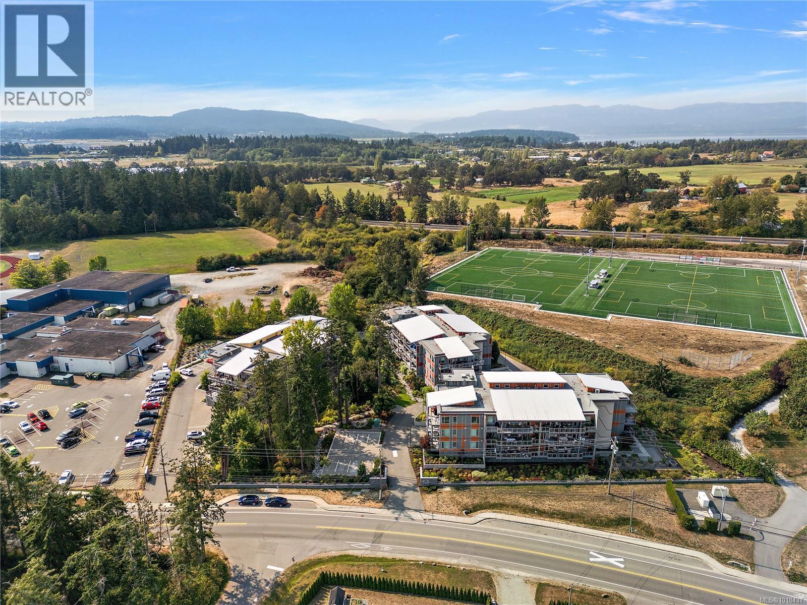 202 10670 McDonald Park Rd, North Saanich