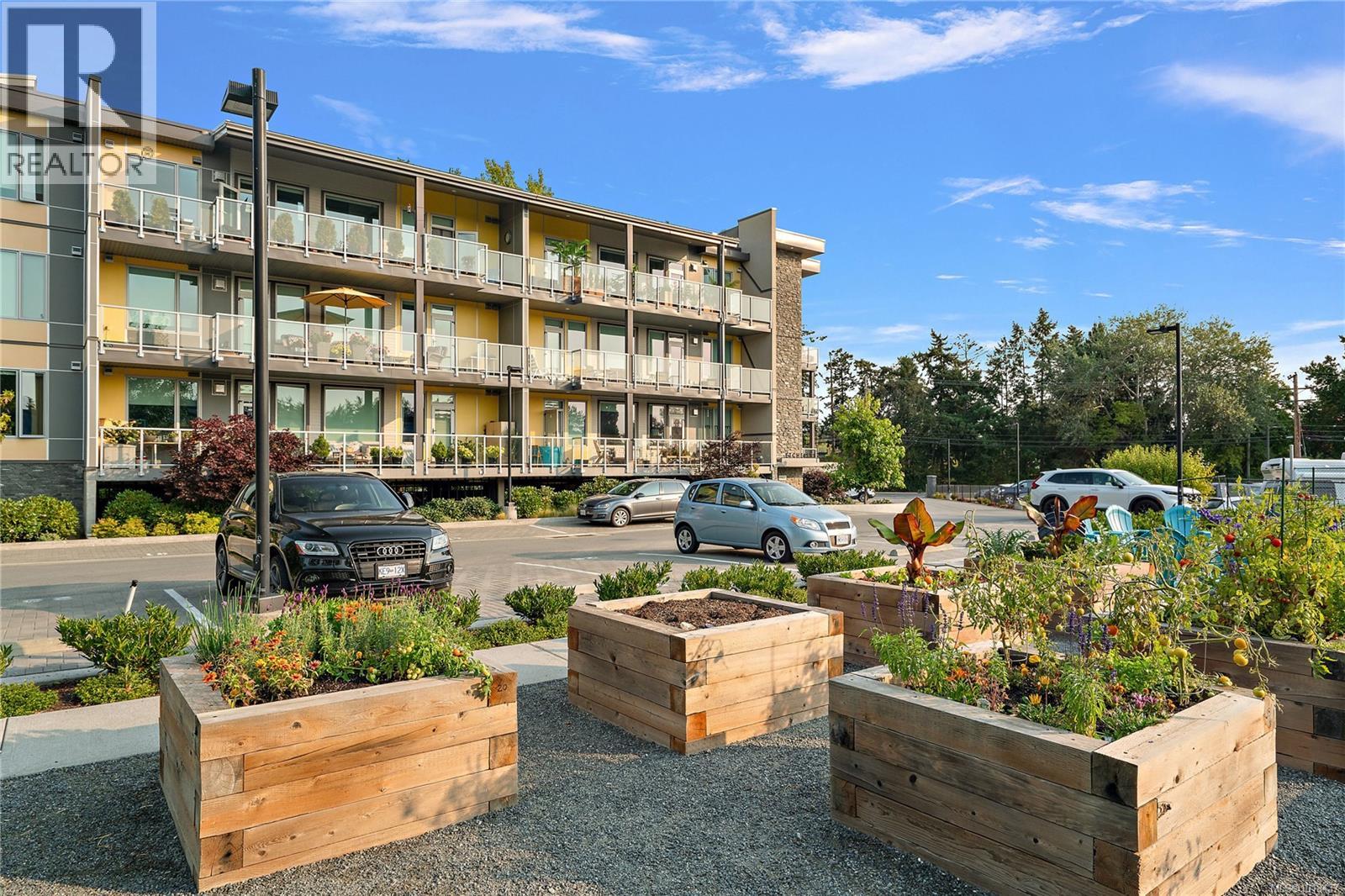 202 10670 McDonald Park Rd, North Saanich