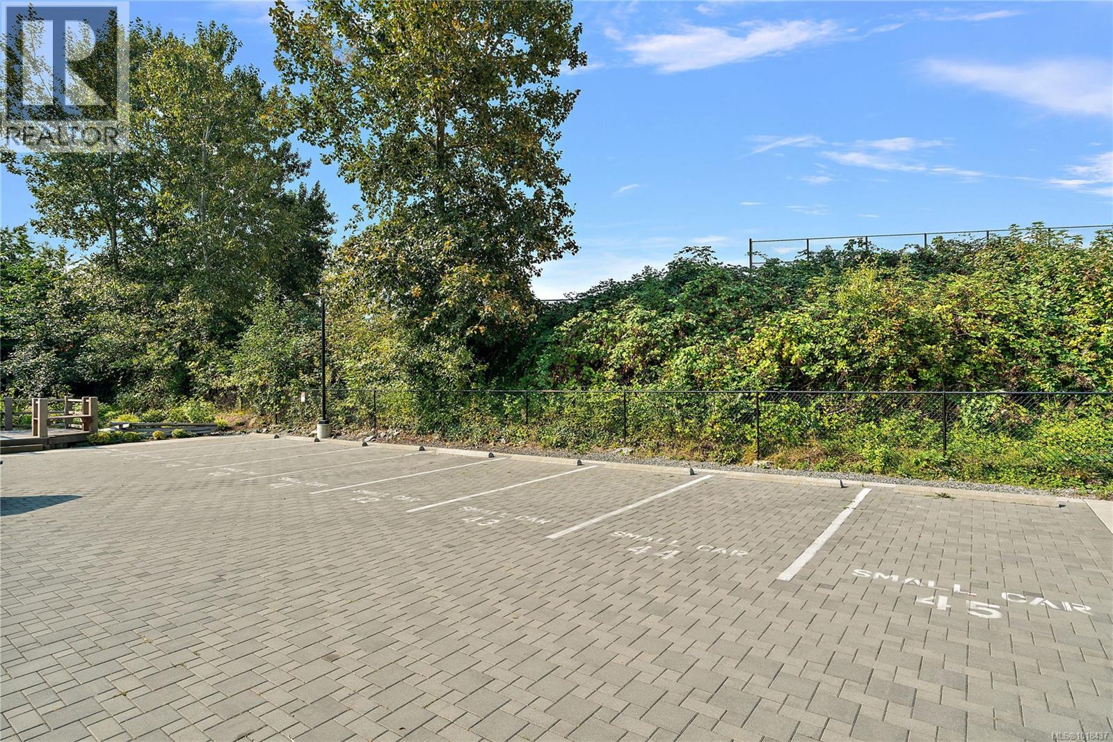 202 10670 McDonald Park Rd, North Saanich