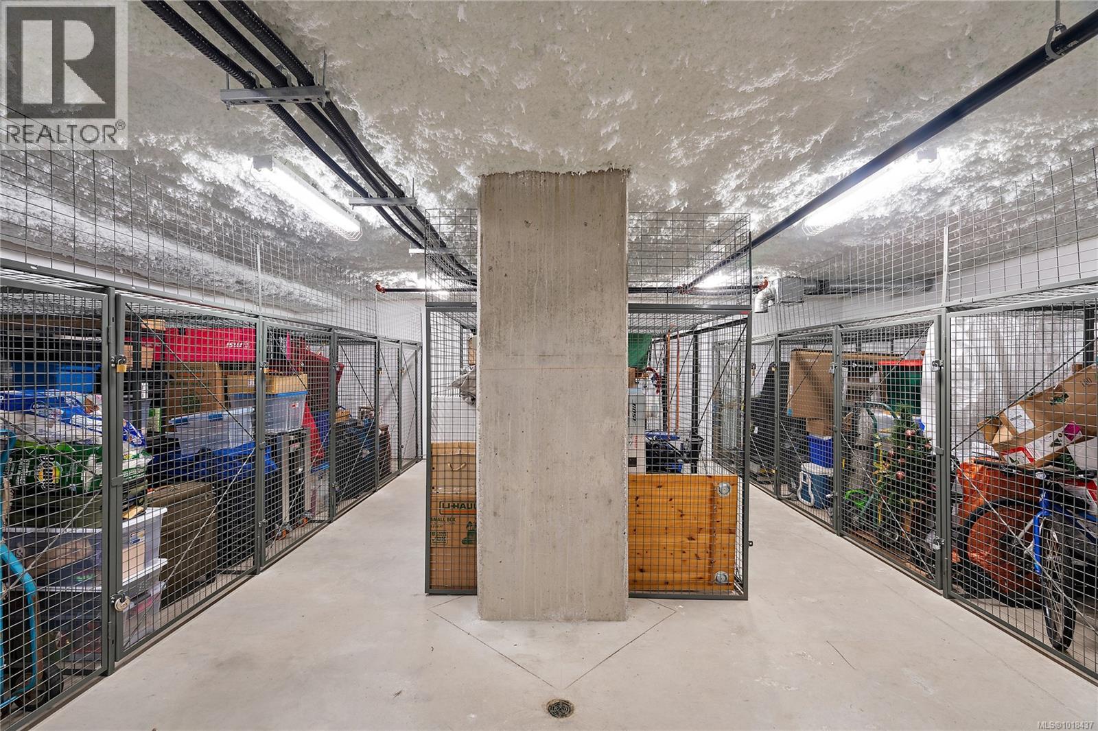 202 10670 McDonald Park Rd, North Saanich