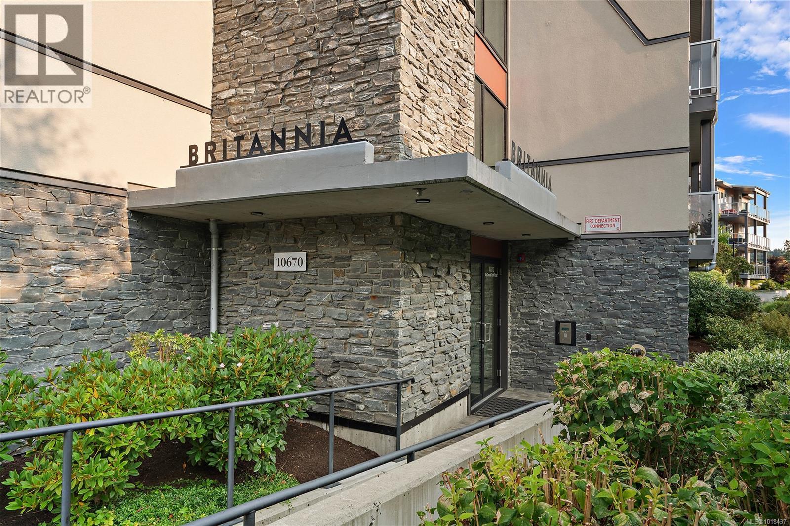 202 10670 McDonald Park Rd, North Saanich