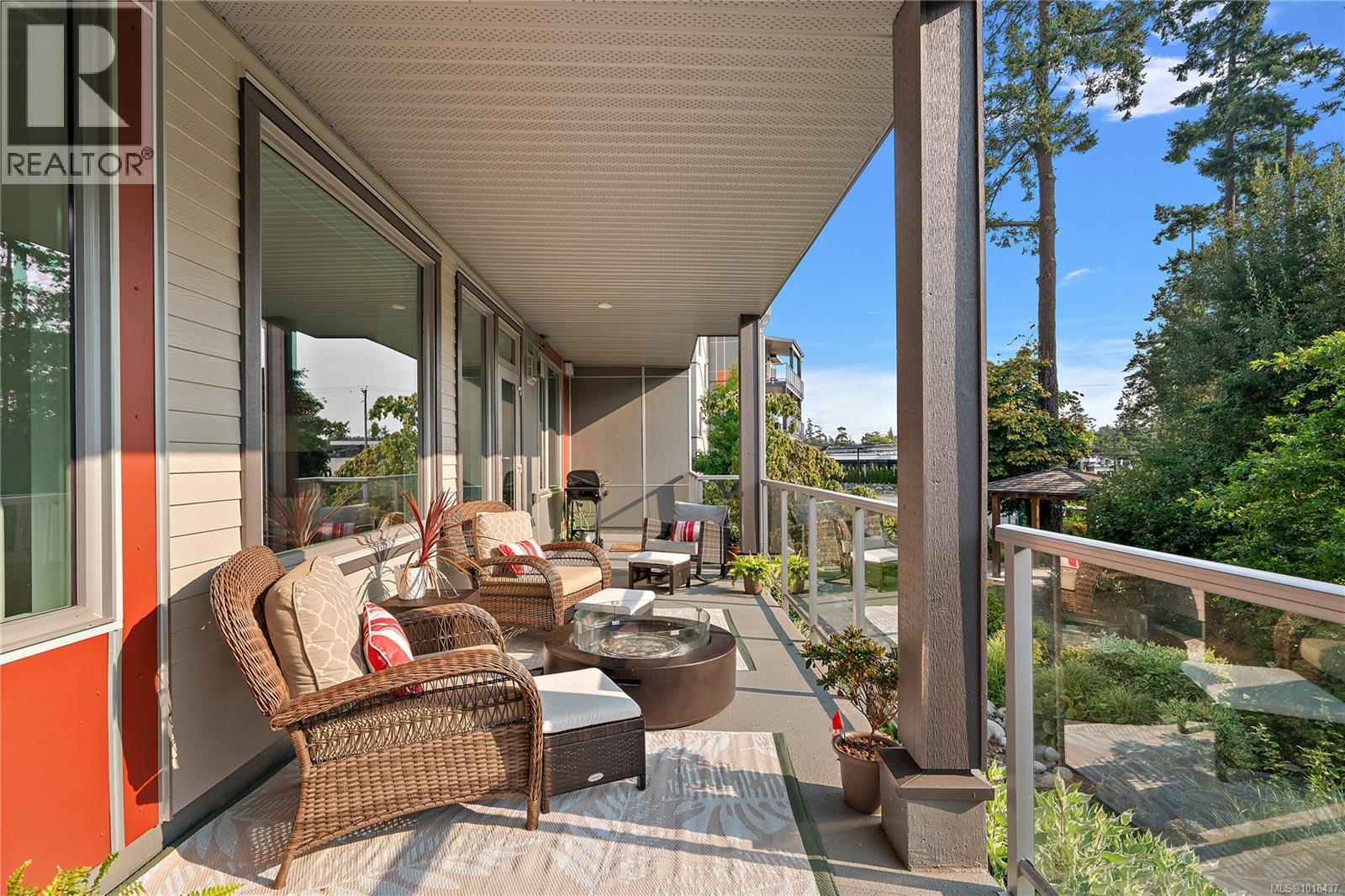 202 10670 McDonald Park Rd, North Saanich